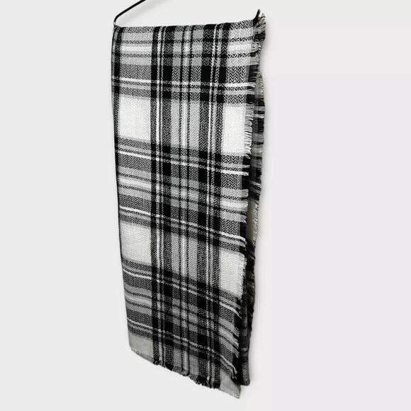 ModCloth Women's Black & White Plaid, Tartan Wide Scarf, Blanket Wrap w/Fringe - Picture 7 of 10